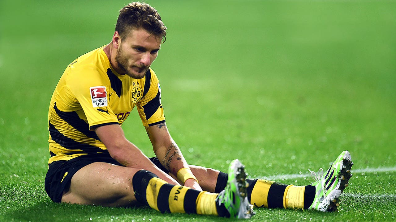 Wolfsburg salvage point at Dortmund; Gladbach climb to third